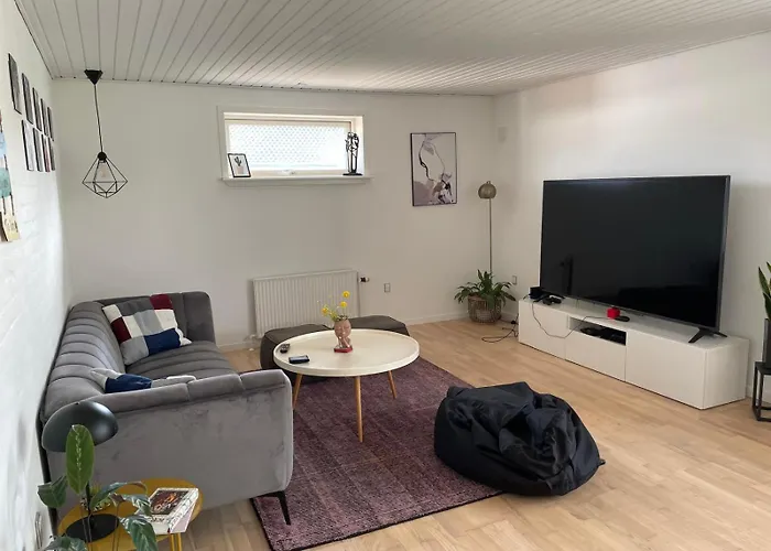 House For Your Family Stay! 比隆